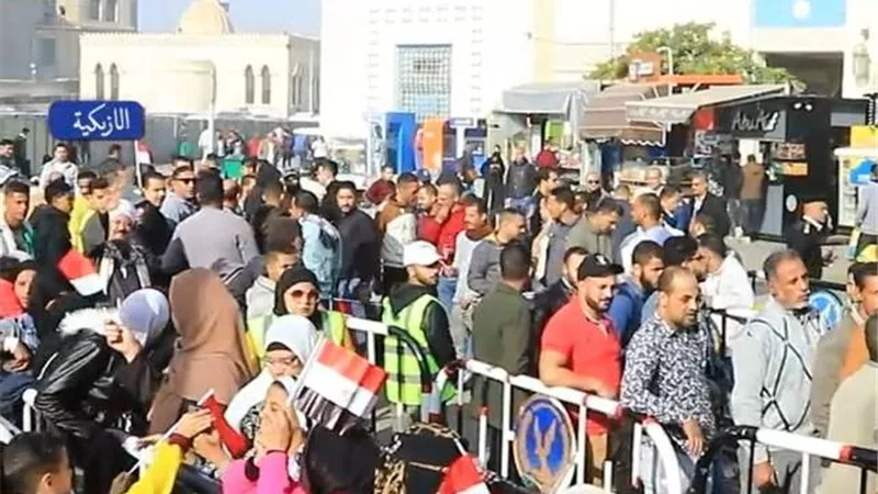 إقبال كثيف من الناخبين على لجنة محطة مصر بالأزبكية للإدلاء بأصواتهم فى ثالث أيام الانتخابات الرئاسية
