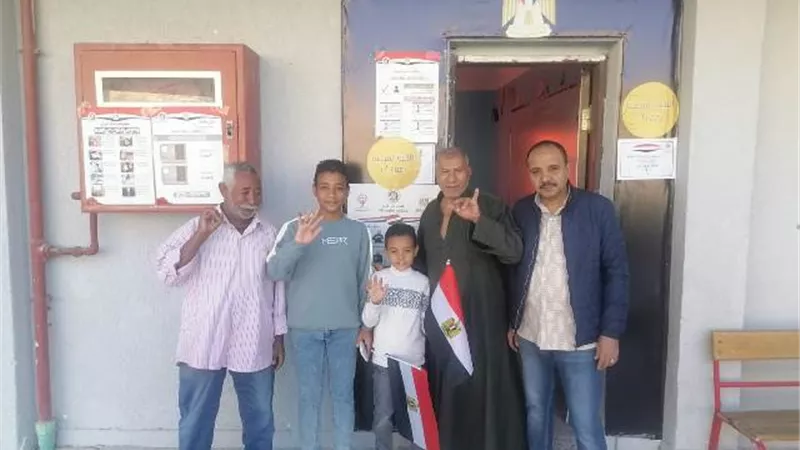 أطفال في لجان انتخابات البحر الأحمر