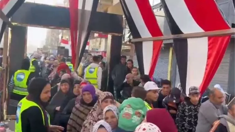 زحام المواطنين أمام لجنة شبرا الخيمة بانتخابات الرئاسة