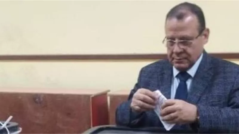 رئيس نقابة العاملين بالصحافة يدلي بصوته في انتخابات الرئاسة
