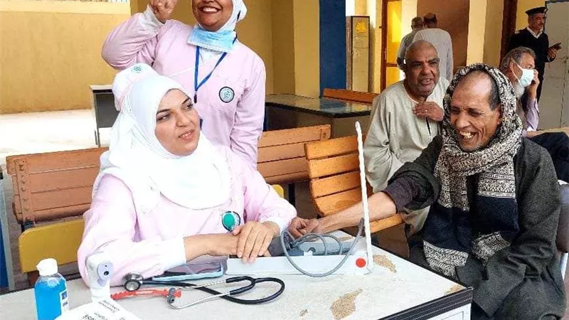 استمرار تقديم الخدمات الطبية للمواطنين في محيط وأمام مقار اللجان