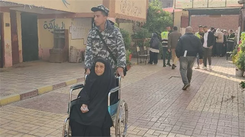 رغم ظروفهم .. كبار السن فى مقدمة الناخبين بحى روض الفرج
