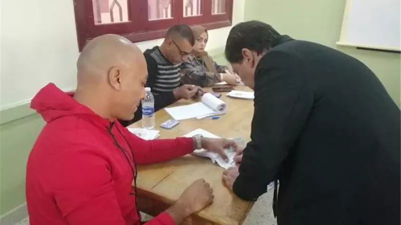 مدير الطب البيطرى بالأقصر يدلى بصوته فى الإنتخابات الرئاسية