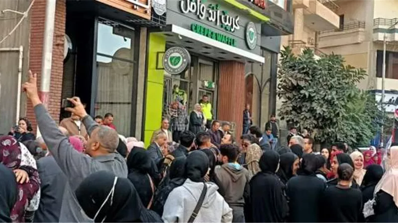 الشراقوة يحتشدون أمام اللجان الانتخابية ويسجلون رقما قياسياً