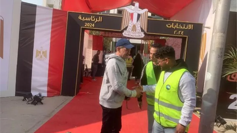 الفنان مجدي بدر يدلي بصوته في الانتخابات الرئاسية
