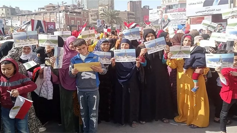 حاملين اطول علم لمصر ... مسيرة ذوى الهمم تتصدر المشهد الانتخابي بمحافظة بقنا