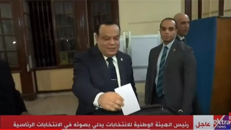 فيديو.. رئيس الهيئة الوطنية للانتخابات يدلي بصوته في الانتخابات الرئاسية