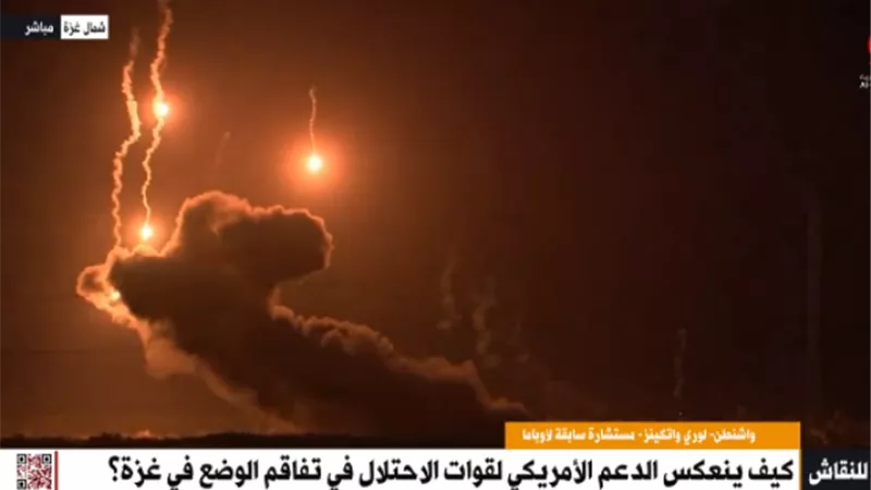 بالفيديو.. جيش الاحتلال يطلق العشرات من القنابل المضيئة على شمال قطاع غزة
