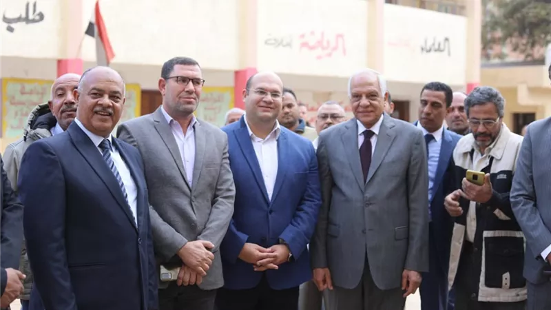 محافظ الجيزة تفقد مقار اللجان الإنتخابية بإمبابة والمنيرة والوراق