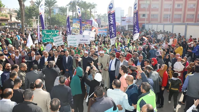 رئيس شباب النواب يشارك في اطول مسيرة انتخابية ببورسعيد