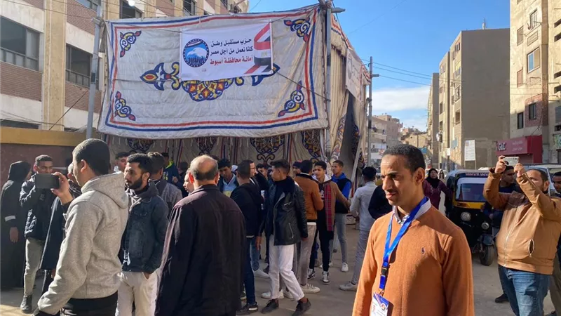 محافظ أسيوط: إقبال شديد وحشود شعبية على اللجان في اليوم الثالث