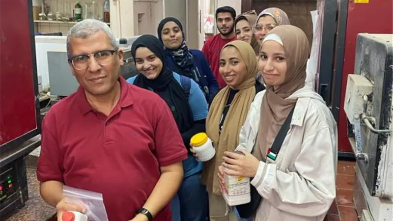 الفنون التطبيقية بالجامعة المصرية الروسية تنظم زيارة للطلاب بالمركز القومى البحوث.. فيديو