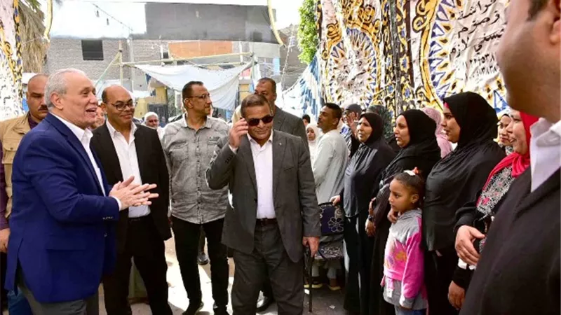 محافظ الأقصر يتفقد عدد من اللجان بالقرنة والزينية والمدينة
