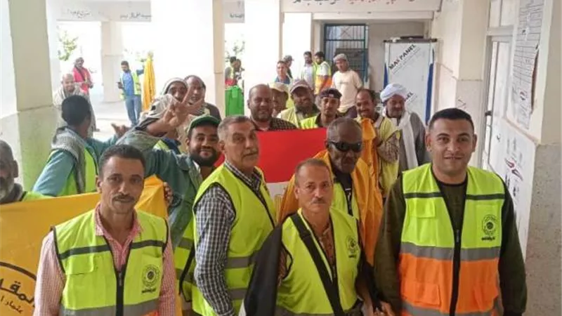 العاملون بالطاقة الشمسية ببنبان يدلوا بأصواتهم فى الانتخابات الرئ