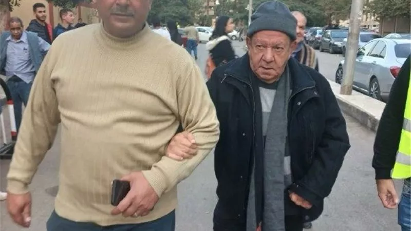 الفنان لطفي لبيب يشارك فى الانتخابات الرئاسية بمصر الجديدة