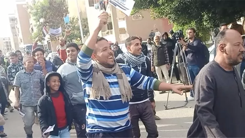 الشباب ترفع أعلام مصر فى بدر إحتفالاً بالإنتخابات الرئاسية فيديو