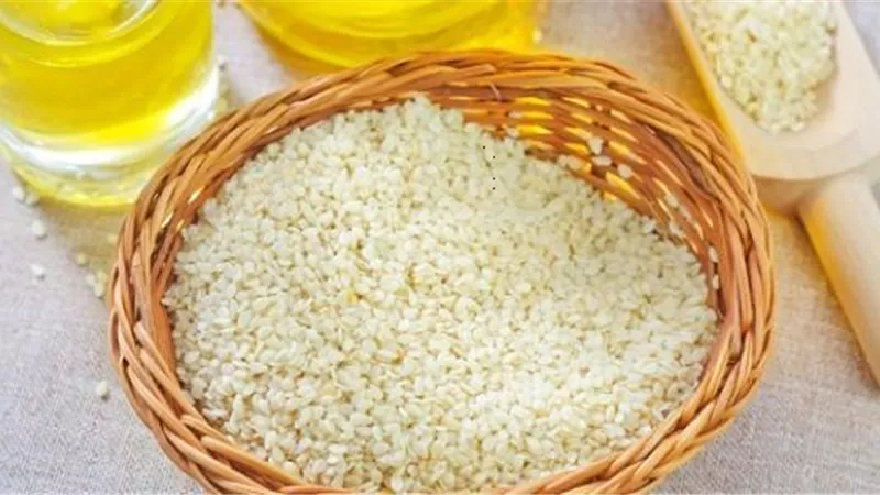 6 فوائد صحية لزيت السمسم..تعرف عليها