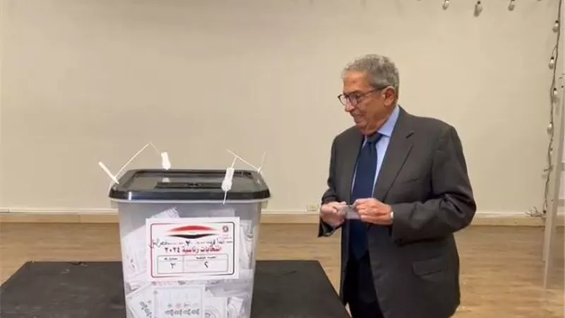 عمرو موسى يدلى بصوته فى الانتخابات الرئاسية