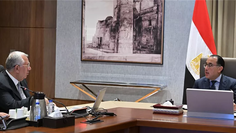 رئيس الوزراء يتابع مع وزير الزراعة مشروعات التنمية الزراعية