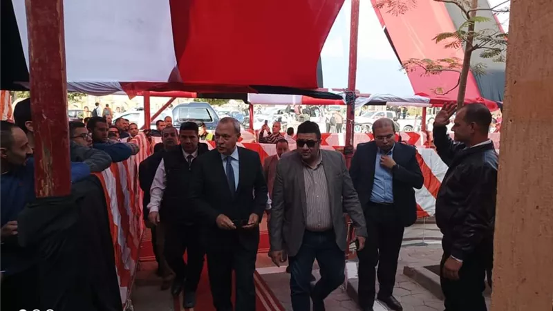 جولة تفقدية لمحافظ القليوبية ورئيس جهاز مدينة العبور لمتابعة الانتخابات الرئاسية