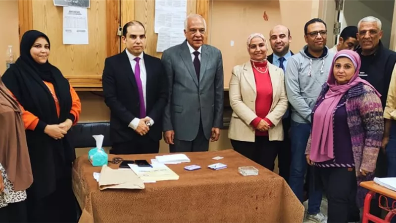 محافظ الجيزة يتابع الانتخابات بمدرسة الشيخة جواهر ببولاق الدكرور