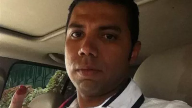 شاهد بالصور.. أحمد أبو مسلم يدلي بصوته في إنتخابات الرئاسة
