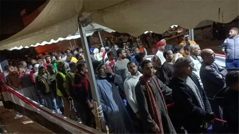 الهيئة الوطنية للانتخابات تمد التصويت بـ25 لجنة منهم بدر.. فيديو