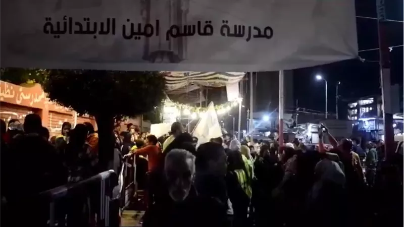 توافد كثيف من أهالي بورسعيد في اللحظات الأخيرة قبل إغلاق الصناديق