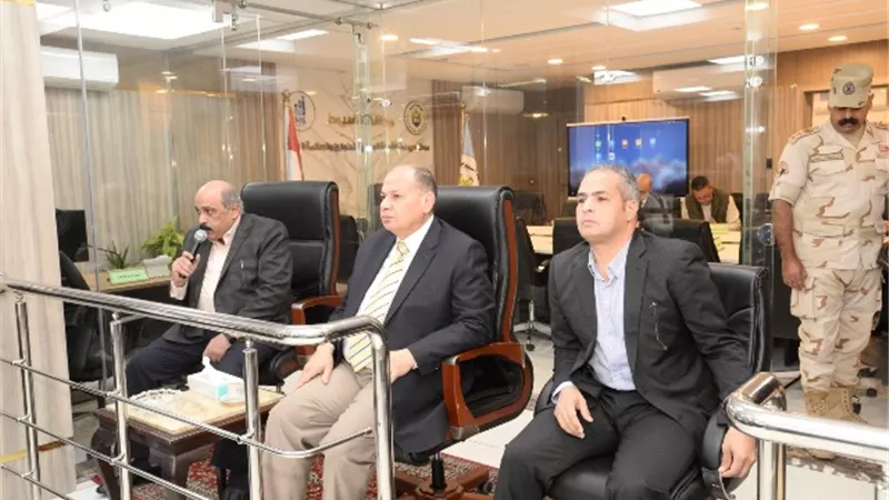 إغلاق الصناديق بعد انتهاء عملية التصويت بأسيوط